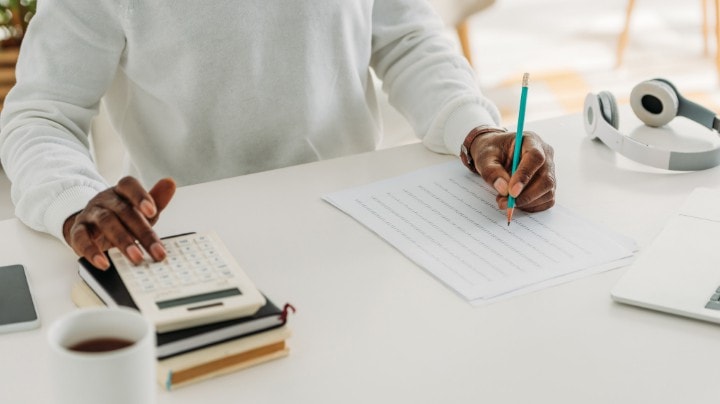 Mensen met schulden vinden nog steeds moeilijk weg naar gemeentelijke schuldhulp